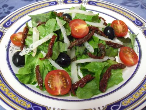 Ensalada de bacalao ahumado y doble tomate